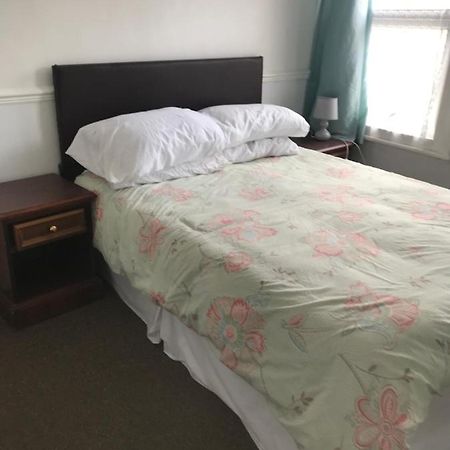 Bensons Guesthouse Сътън он Сий Екстериор снимка