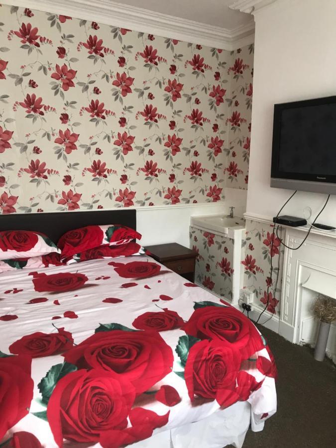 Bensons Guesthouse Сътън он Сий Екстериор снимка