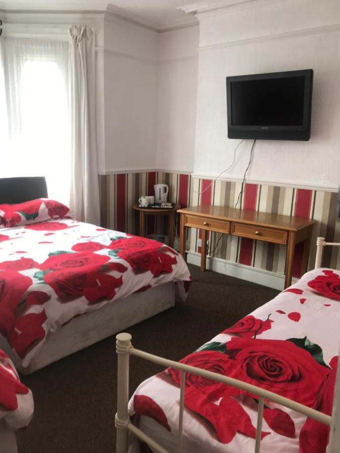 Bensons Guesthouse Сътън он Сий Екстериор снимка