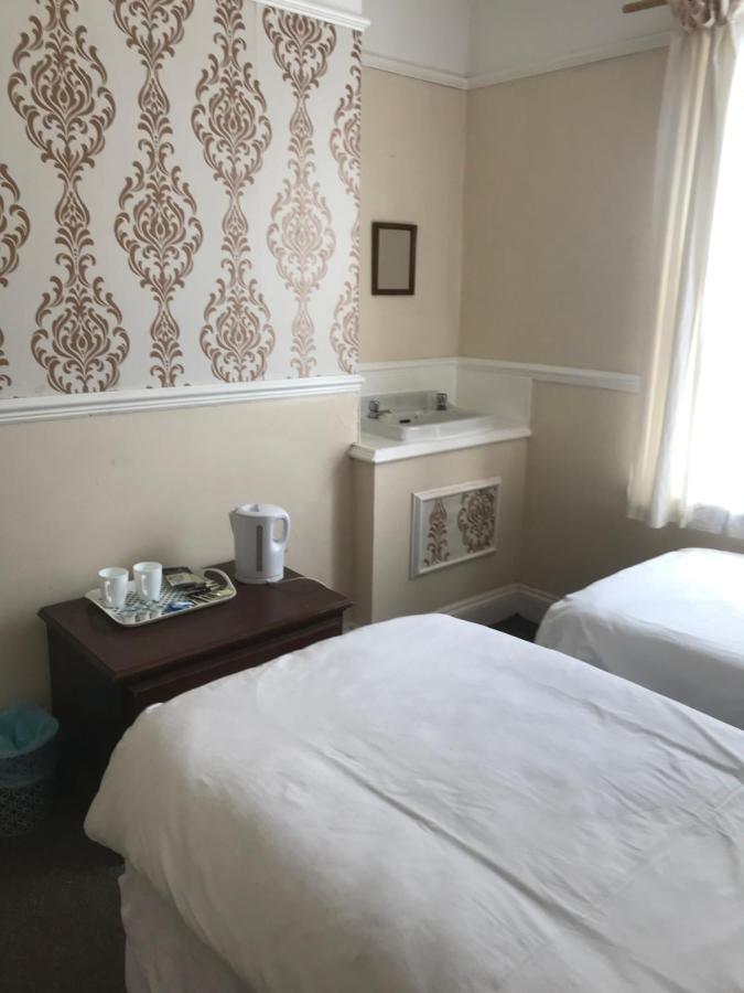 Bensons Guesthouse Сътън он Сий Екстериор снимка
