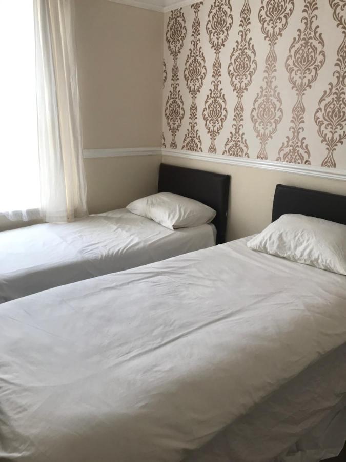 Bensons Guesthouse Сътън он Сий Екстериор снимка