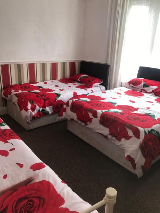 Bensons Guesthouse Сътън он Сий Екстериор снимка