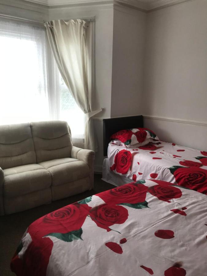 Bensons Guesthouse Сътън он Сий Екстериор снимка
