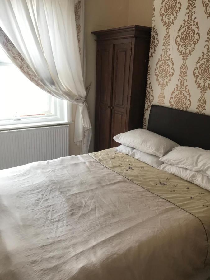 Bensons Guesthouse Сътън он Сий Екстериор снимка