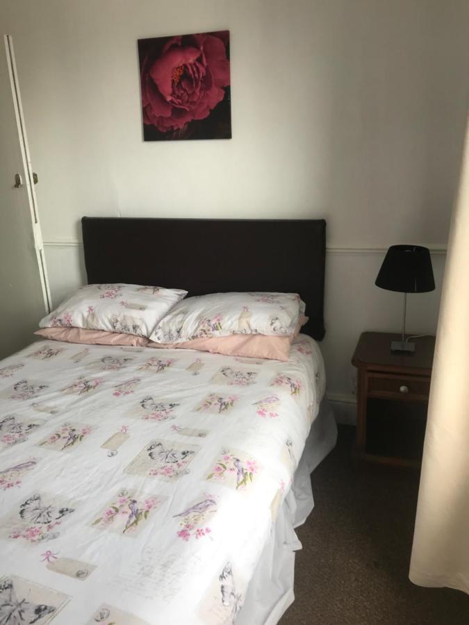Bensons Guesthouse Сътън он Сий Екстериор снимка