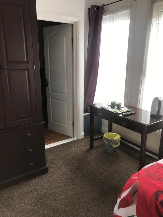 Bensons Guesthouse Сътън он Сий Екстериор снимка