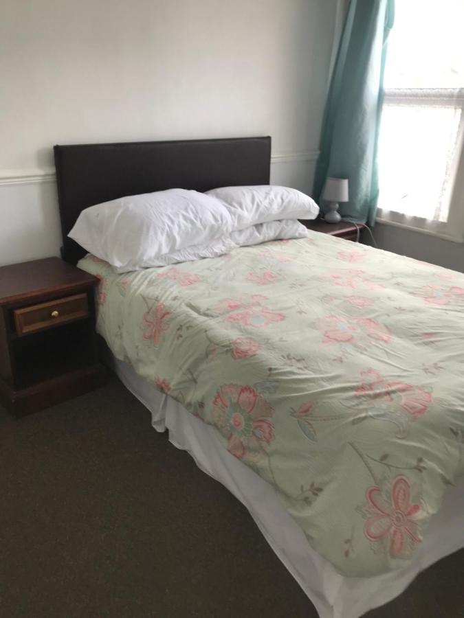 Bensons Guesthouse Сътън он Сий Екстериор снимка
